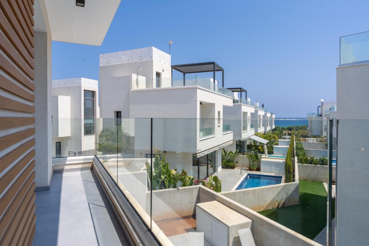 Flora's 3-bedroom Retreat With Private Pool Villa *