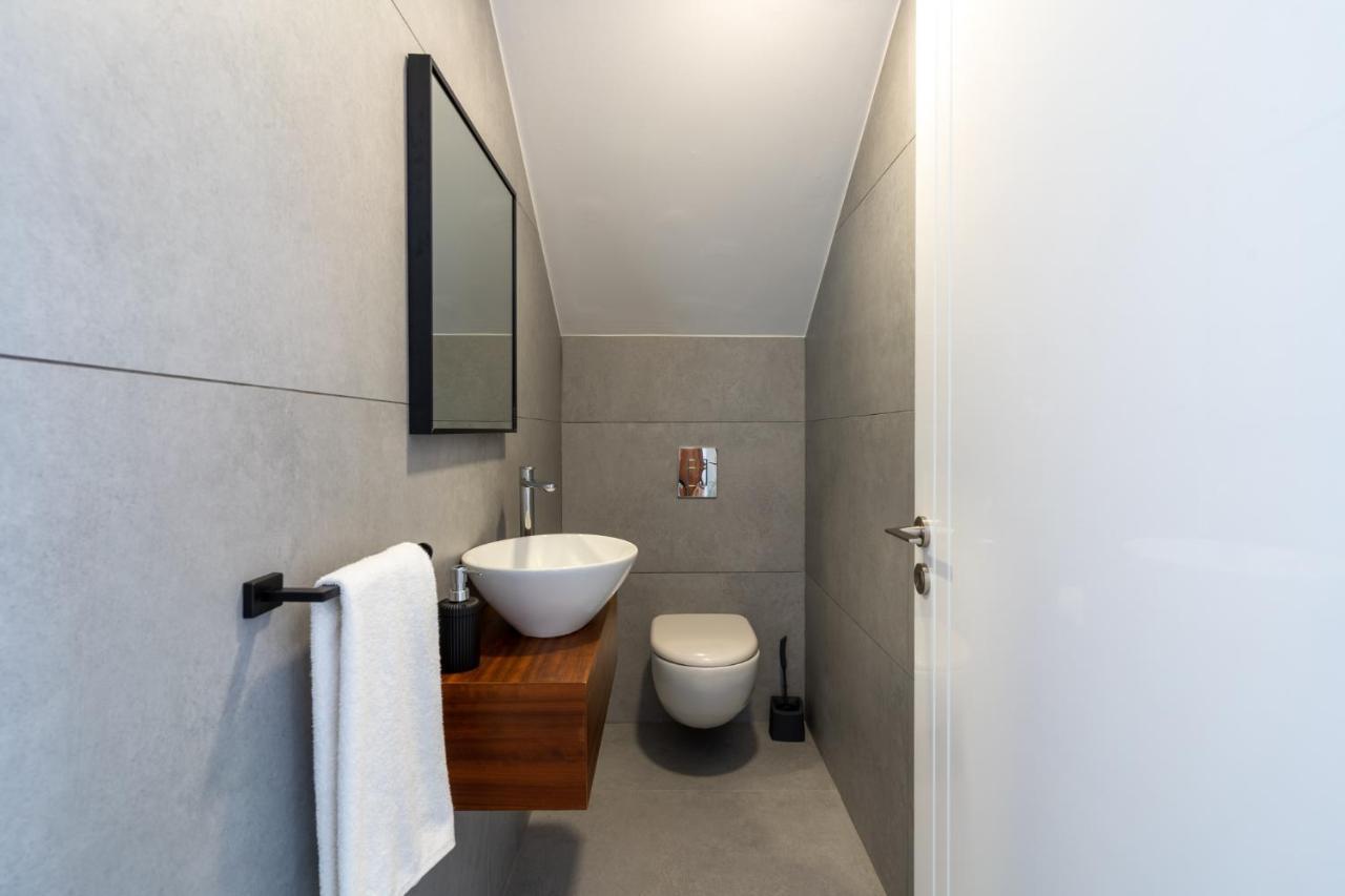 Flora's 3-bedroom Retreat With Private Pool Villa *