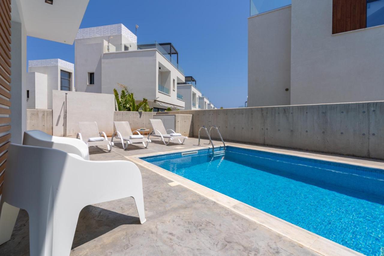 Villa Flora's 3-bedroom Retreat With Private Pool