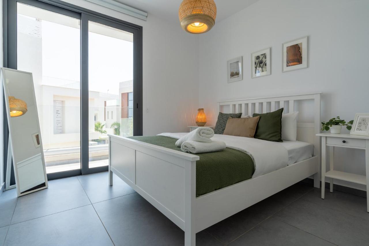 Villa Flora's 3-bedroom Retreat With Private Pool *
