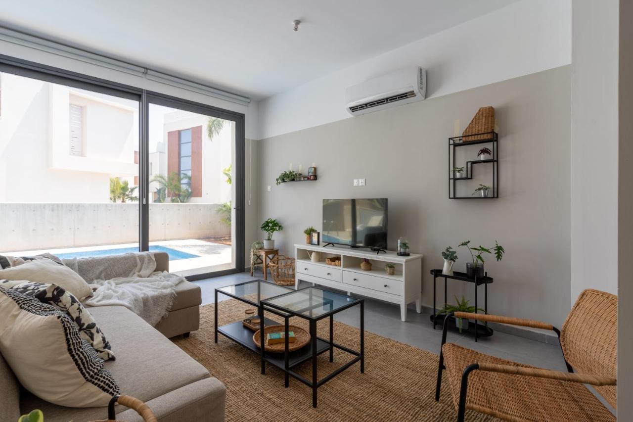 Villa Flora's 3-bedroom Retreat With Private Pool *