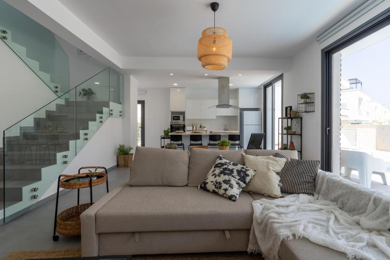 Flora's 3-bedroom Retreat With Private Pool *