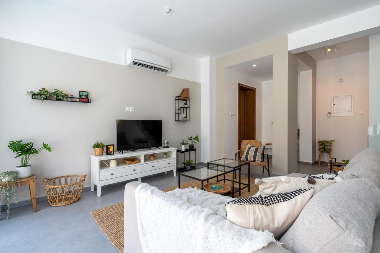 Flora's 3-bedroom Retreat With Private Pool * Paralimni