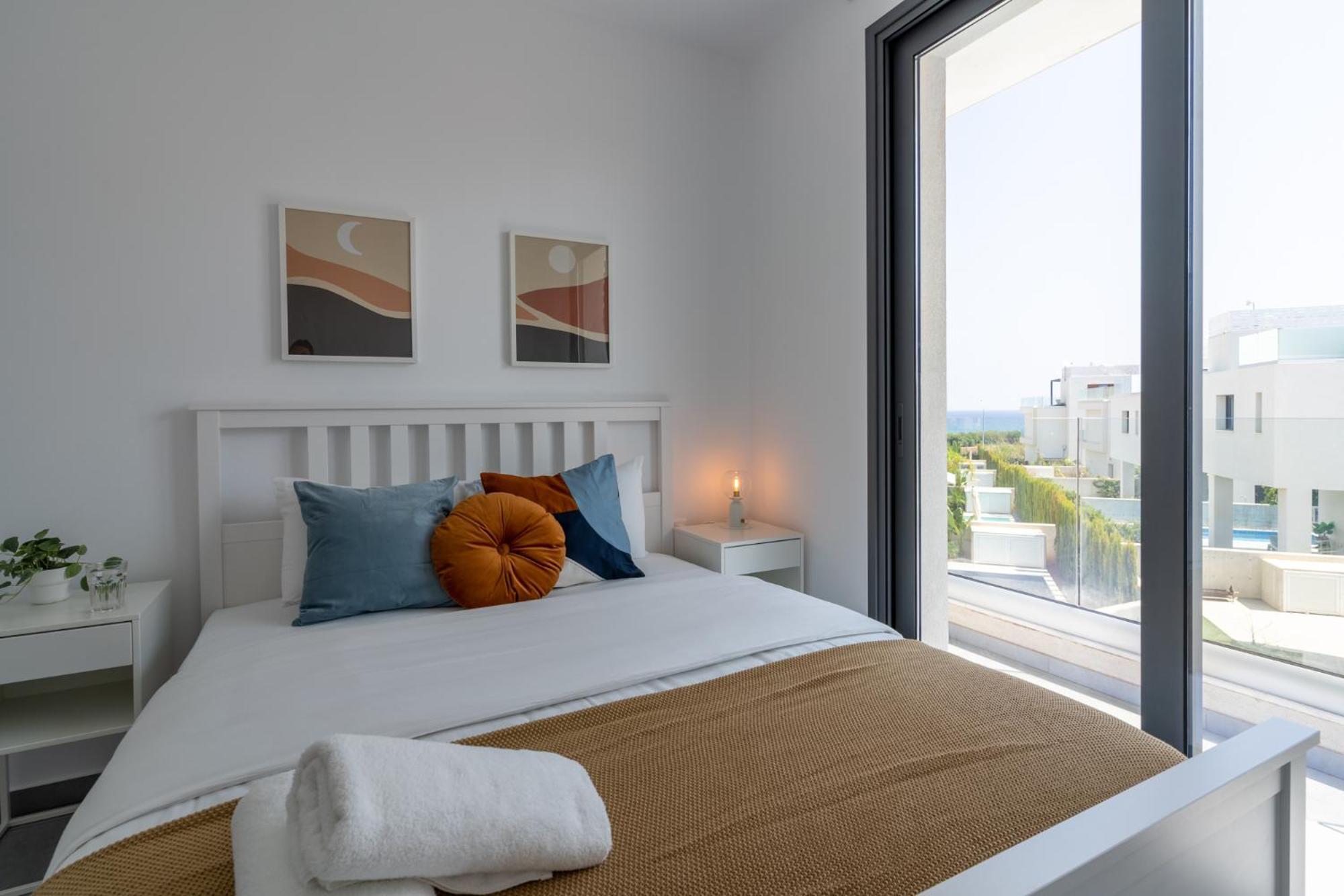 Flora's 3-bedroom Retreat With Private Pool *