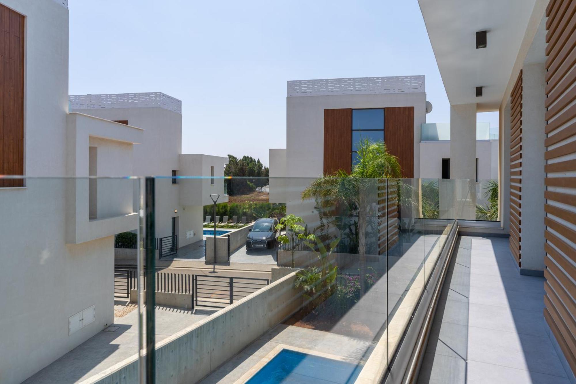 Flora's 3-bedroom Retreat With Private Pool *