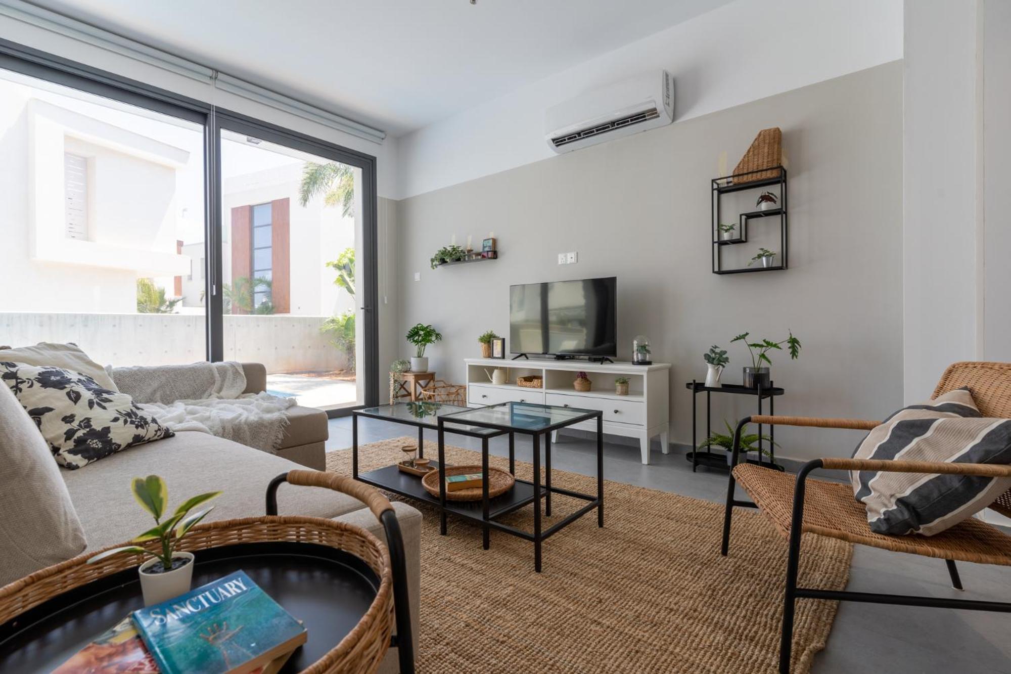 Flora's 3-bedroom Retreat With Private Pool Villa *