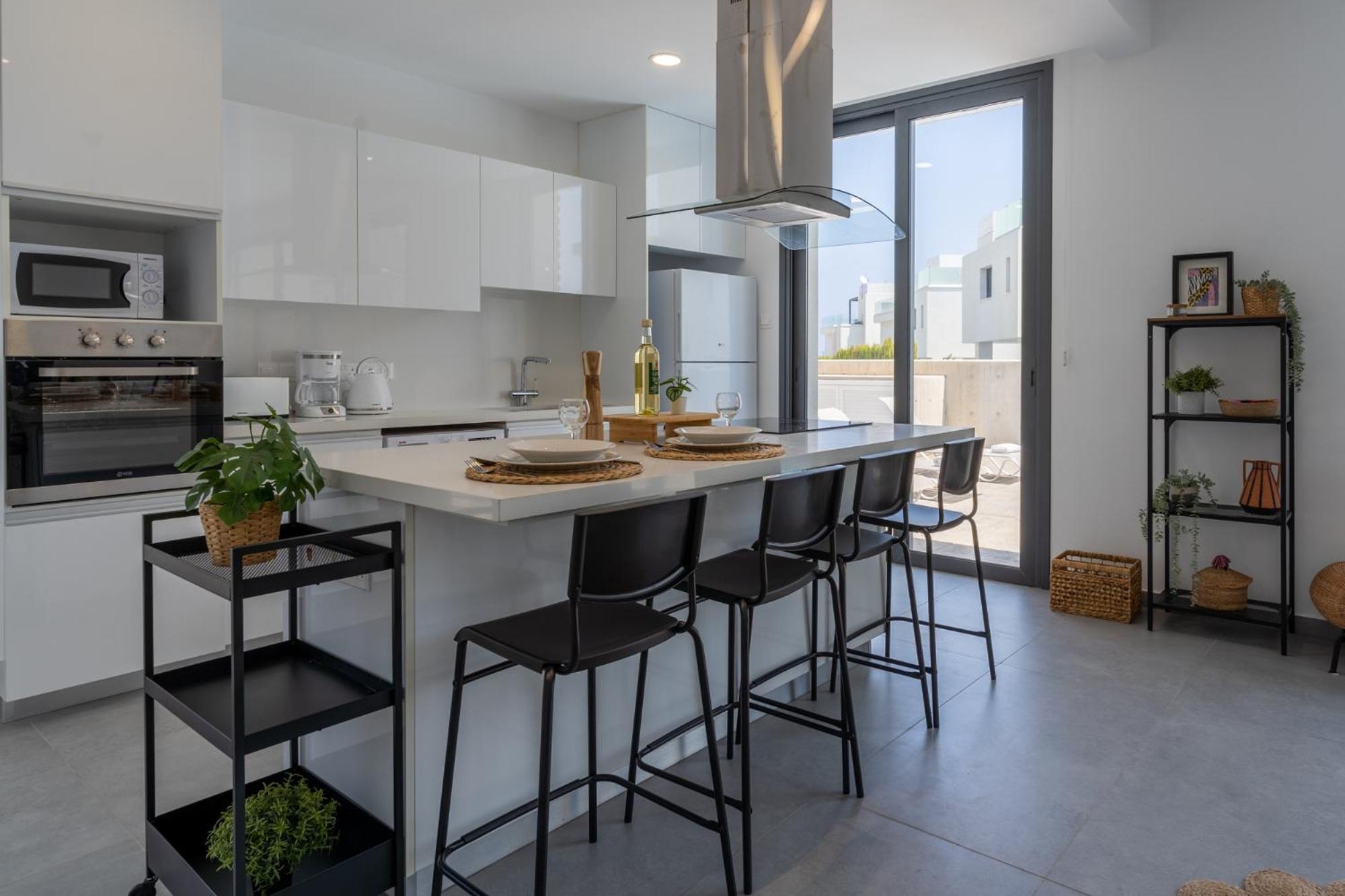 Villa Flora's 3-bedroom Retreat With Private Pool *