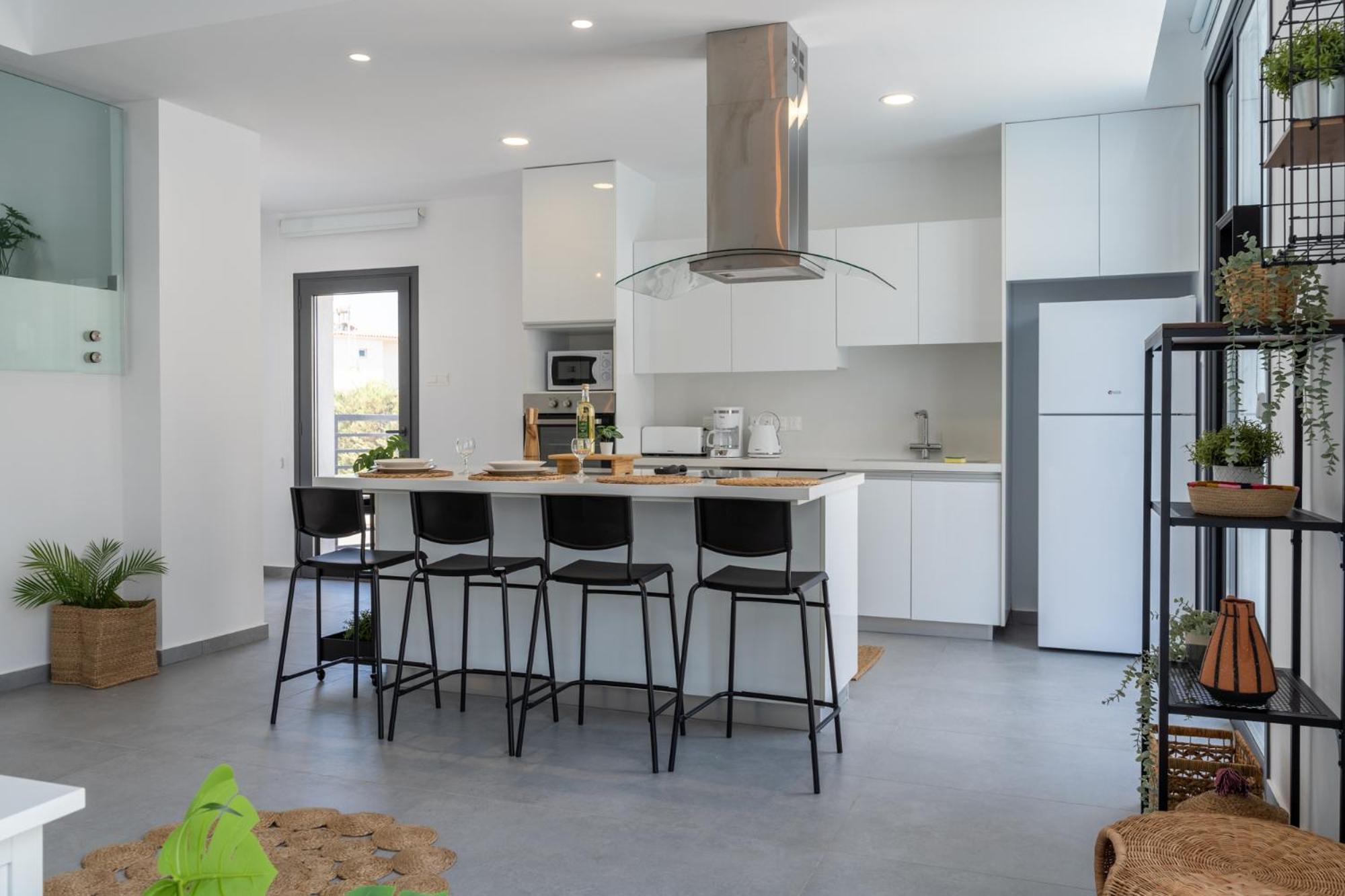 Flora's 3-bedroom Retreat With Private Pool